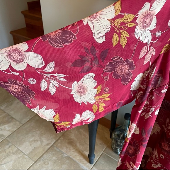 Avenue Studio floral top with matching cami - Picture 4 of 7